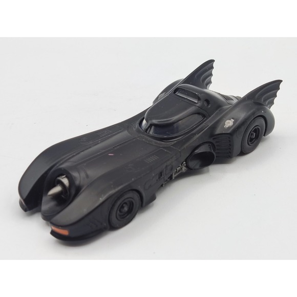 Jada Toys Other - Jada Toys DC Comics 1/32 1989 Batmobile Die-cast Car with Batman Figure